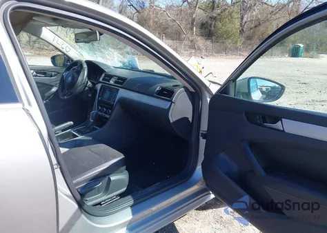 2012 Volkswagen Passat 2.5L Se z USA, uszkodzony, nr VIN 1VWBP7A36CC100271